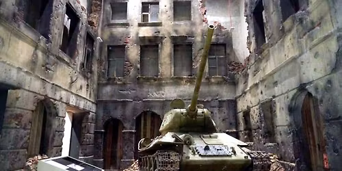 Zwiedzamy Muzeum II Wojny \u015awiatowej z przewodnikiem