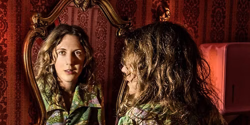 Rebecca Tilles | H\u00e4ngmattan | Fri entr\u00e9