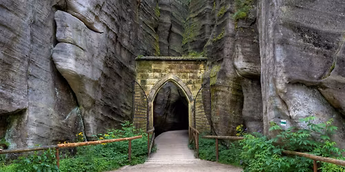 Trekking w Skalnych Miastach | 2 dni, 4 lokalizacje: Adr\u0161pach \u2022 Teplice \u2022 Broumovsk\u00e9 St\u011bny \u2022 Hv\u011bzda