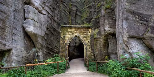 Trekking w Skalnych Miastach | 2 dni, 4 lokalizacje: Adr\u0161pach \u2022 Teplice \u2022 Broumovsk\u00e9 St\u011bny \u2022 Hv\u011bzda