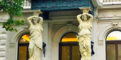 Az Andr\u00e1ssy \u00fat pazar vill\u00e1i \u00e9s palot\u00e1i