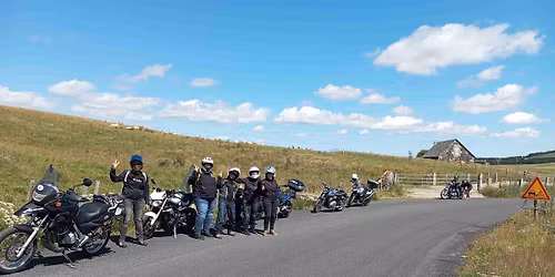 Yoga et balades moto en Aubrac 