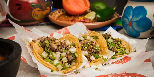 Cinco de Mayo Celebration @ Taqueria Los Comales Little Village