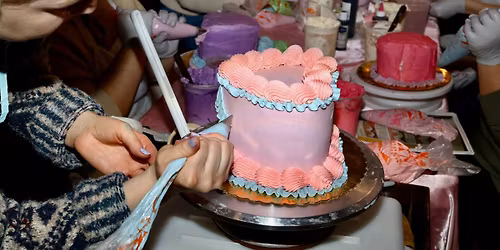 Cake Decorating Class - learn to decorate a heart cake