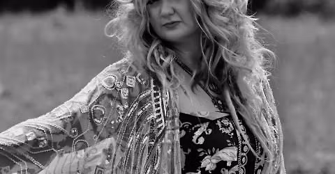 Dani Kerr and The Chain LIVE at Visulite Theatre