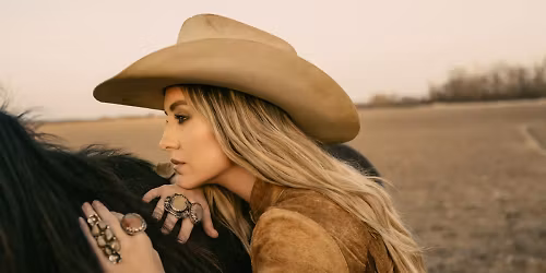 Lainey Wilson, Maddox Batson in Maryland Heights