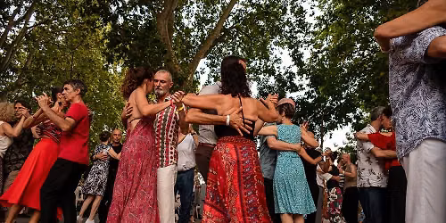 Eterna milonga (bal tango en plein air) \u2022 Festival Tangopostale