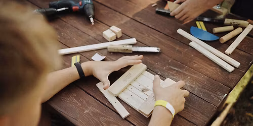 R\u0118CZNA ROBOTA - warsztat konstruowania i pracy z drewnem