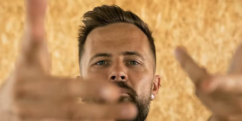 Danshreyfime\u00f0fer\u00f0 - N\u00e1mskei\u00f0 me\u00f0 T\u00f3masi 