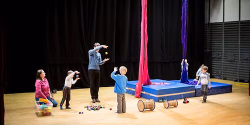 Cirkusov\u00e9 h\u0159i\u0161t\u011b pro d\u011bti a rodi\u010de \/ Cirkusov\u00e9 noci \/ La Nuit du Cirque