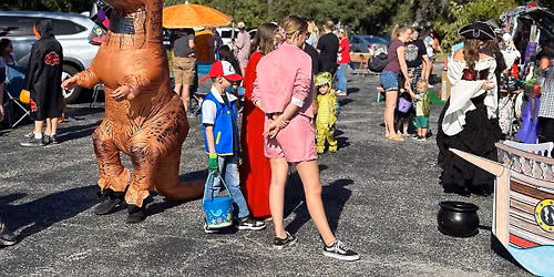Trunk or Treat \ud83c\udf83\ud83d\udc7b\ud83e\udd87