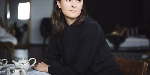 Neja Tom\u0161i\u010d: Opijumske la\u0111e