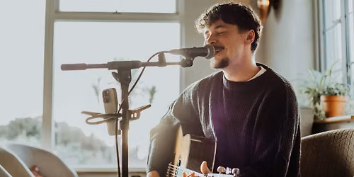 Toby Webb Live at the Chain Locker !