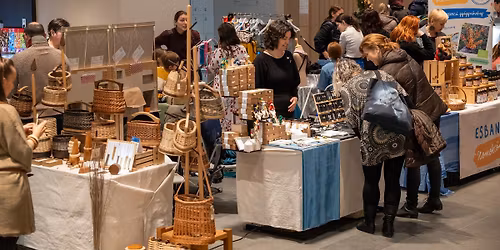 Hagyom\u00e1ny \u00e9s Design V\u00e1s\u00e1r | H\u00fasv\u00e9ti k\u00fcl\u00f6nkiad\u00e1s 