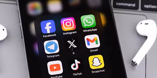 Demi-journ\u00e9e d'\u00e9tude : Num\u00e9rique\/R\u00e9seaux sociaux : communion ou enfermement ?