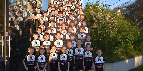 Wielerteam Waregem opent Chalet aan de ijspiste in Waregem