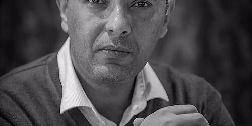 Introduktion til den h\u00f8jaktuelle fransk-algeriske forfatter Kamel Daoud