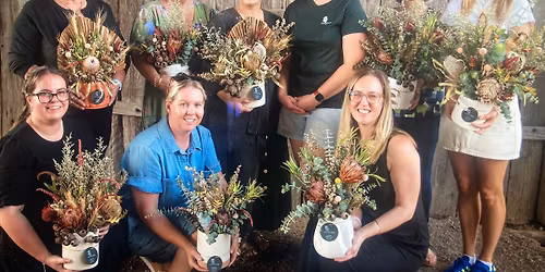 Dried flower vase arrangement workshop