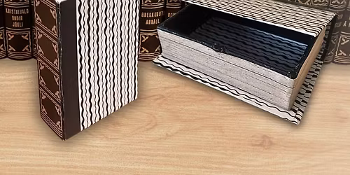 Tilb\u00faningur: B\u00f3kabox | Fabrication: Book boxes