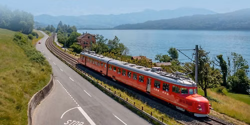 Strick und Erlebnis Reise Roter Pfeil