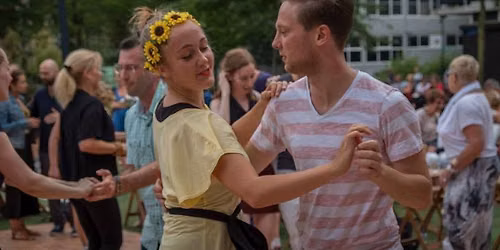 Roffa Swingt op het Stadspodium