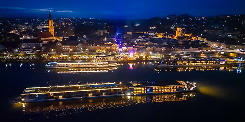 Schwimmender Weihnachtsmarkt 2025