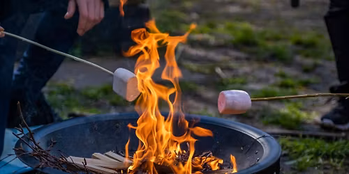 Christmas Campfires: Storytime & Crafts! (3-8 yrs) \/ Coelcerth Nadolig: Amser Stori a Chrefftau!