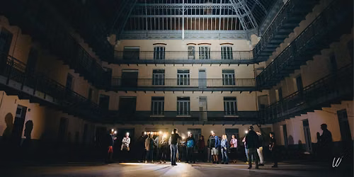 Visite nocturne du Familist\u00e8re de Guise