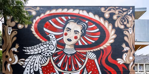 Visite guid\u00e9e impromptue de murales avec Mlle Linda et Greta