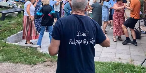 Big bandet BLUE RAIN  spiller i Faksinge by-skov