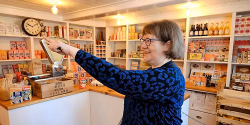 Ertu a\u00f0 l\u00e6ra \u00edslensku? - Lei\u00f0s\u00f6gn \u00e1 au\u00f0skilinni \u00edslensku \/ Are you learning Icelandic? - Guided tour