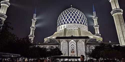 MOSQUE TOURS AT THE BIGGEST MOSQUE IN MALAYSIA