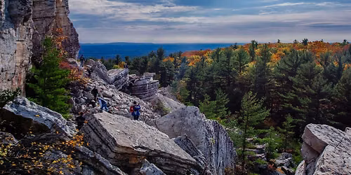 Oct 18 Sun: Hike Labyrinth & Lemon Squeezer w Transport $55