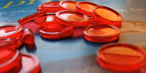 Bogbingo og f\u00e6llesspisning i Cosmos