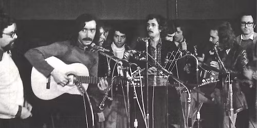 A cantiga s\u00f3 \u00e9 arma quando a luta acompanhar!