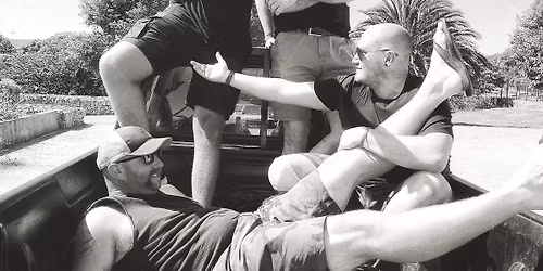 THE KAVEMEN Live at The Bexhill Town Square 