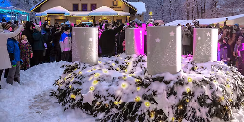 Slavnostn\u00ed zap\u00e1len\u00ed 1. adventn\u00ed sv\u00ed\u010dky