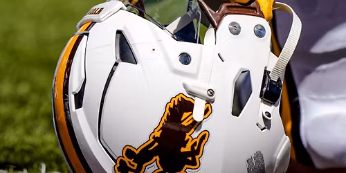 UConn Huskies at Wyoming Cowboys Football at War Memorial Stadium-WY