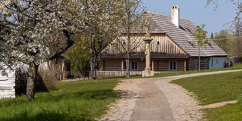 JARN\u00cd OBY\u010cEJE - podve\u010dern\u00ed prohl\u00eddka skanzenu s \u0159editelem muzea Mgr. V. Ri\u0161linkem