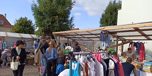 Donauw\u00f6rther Flohmarkt in der Bahnhofstra\u00dfe