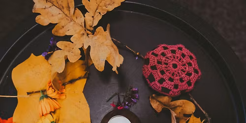 V kruhu s \u010dajem v ruce