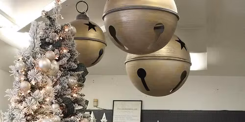 A First Glimpse of Christmas at Mankato Vintage Market!