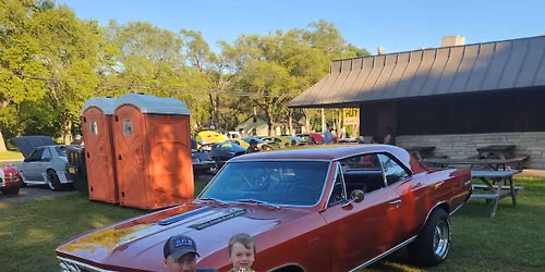 cruisin @ The Hut Drive-In