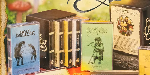 Hole Dweller, Vaelastrasz, Mons, Seregost in Athens