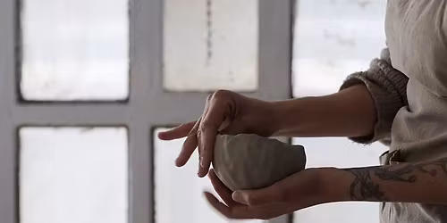 Dotknij gliny. Odpocznij. Warsztaty ceramiczne. 