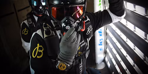 HALO SKYDIVE BOOGIE FROM 25.000 FT \/ 7600 METERS!