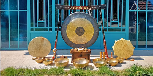 Hangf\u00fcrd\u0151 gongokkal, tibeti hangt\u00e1lakkal, szakr\u00e1lis rezg\u00e9sekkel TATAB\u00c1NY\u00c1N