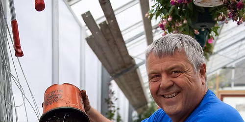 Handletur og bes\u00f8k i drivhuset til Ole Geir Skj\u00e6veland