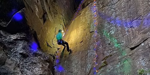 NIGHT RAPPELLING