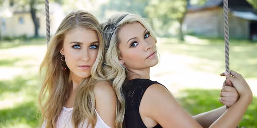 Maddie & Tae with Anna Vaus